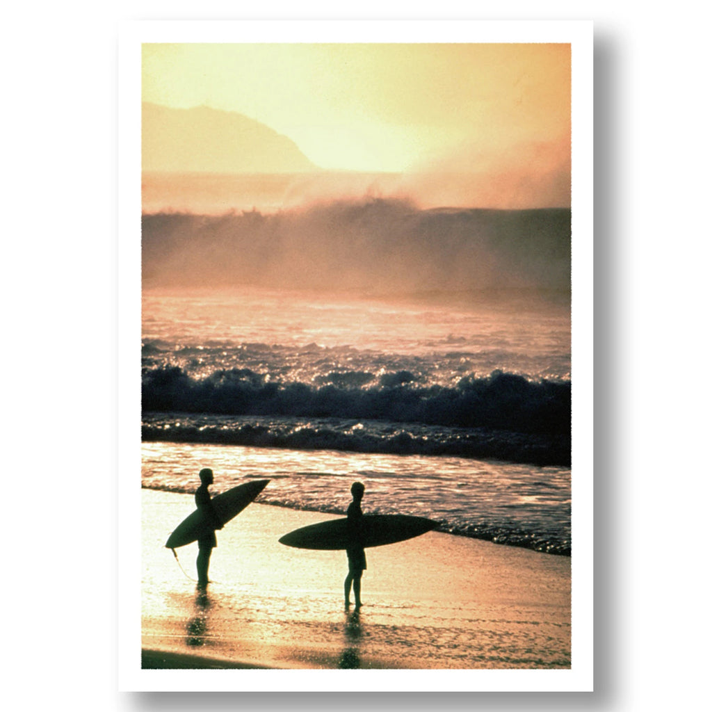 SURFERS AT BANZAI PIPELINE